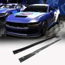 Боковые пороги (Карбон) для Ford Mustang 2024- гг