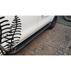 Боковые Подножки Allmond Black (2 шт., Алюминий) для Toyota Hilux 2015- гг