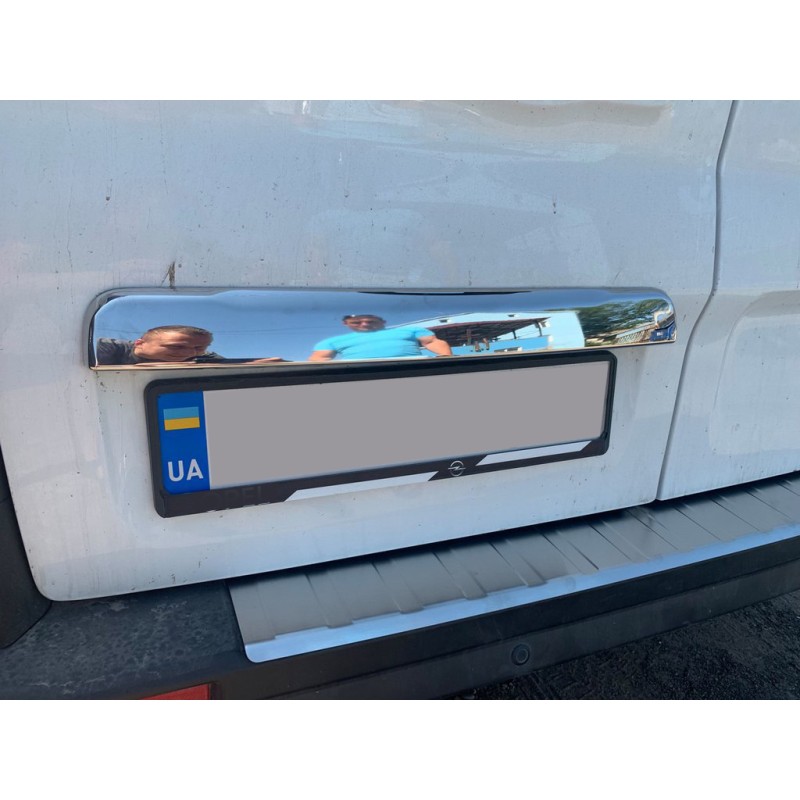 Планка над номером (нерж) Carmos - Турецька сталь для Renault Trafic 2015- рр Планка над номером (нерж) Carmos - Турецька сталь для Renault Trafic 2015- рр