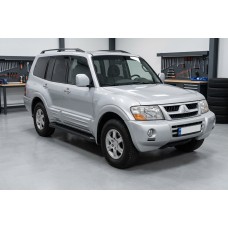 Бокові пороги Allmond Black (2 шт., алюміній) для Mitsubishi Pajero Wagon III 1999-2006 рр