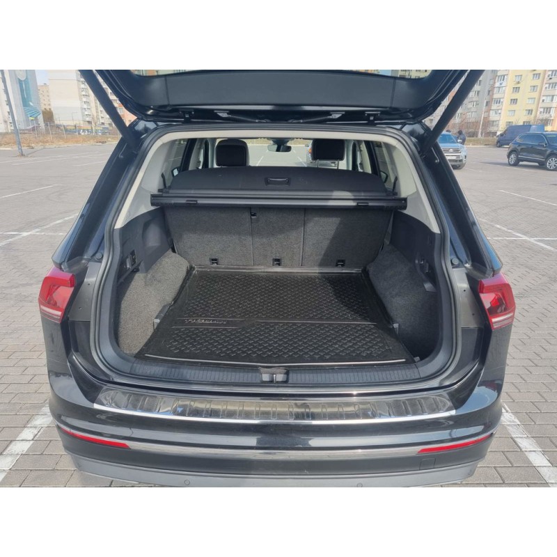 Накладка на задній бампер (Carmos, нерж) для Volkswagen Tiguan 2016-2023 рр