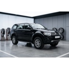 Боковые пороги Bosphorus Grey (2 шт., алюминий) для Mitsubishi Pajero Sport 2008-2015 гг