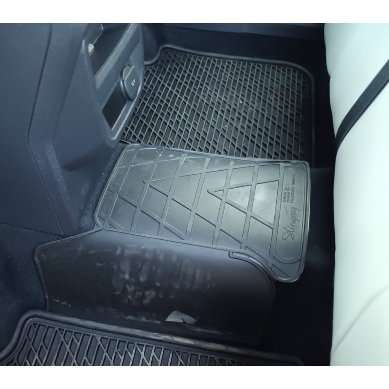 Задняя перемычка коврик (Stingray Premium) для Volkswagen Tiguan 2016-2023 гг