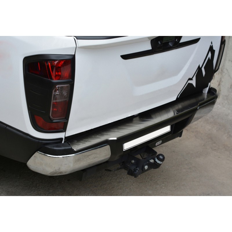 Накладка на задній бампер (нерж) для Nissan Navara/NP300 2016- рр